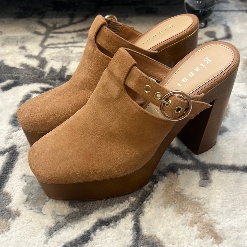 Gianni Bini Elegant Tan Platform Mules- never worn